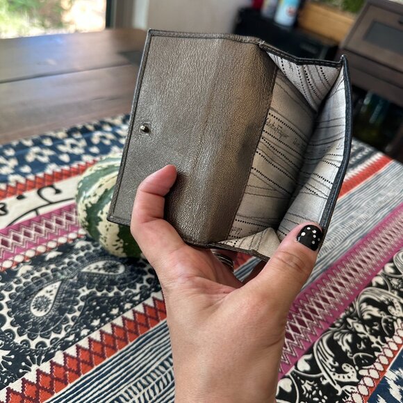 Salvatore Ferragamo Silver Navy Ombre Vintage Compact Wallet - Picture 7 of 10